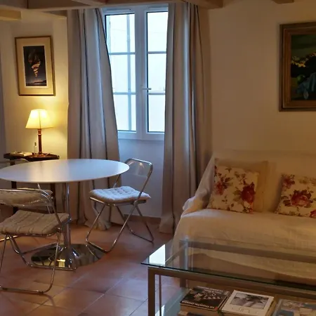 Au Coeur Du Village Duplex De Charme アパート